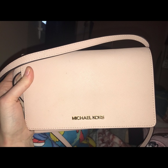 Micheal Kors crossbody - Picture 1 of 2